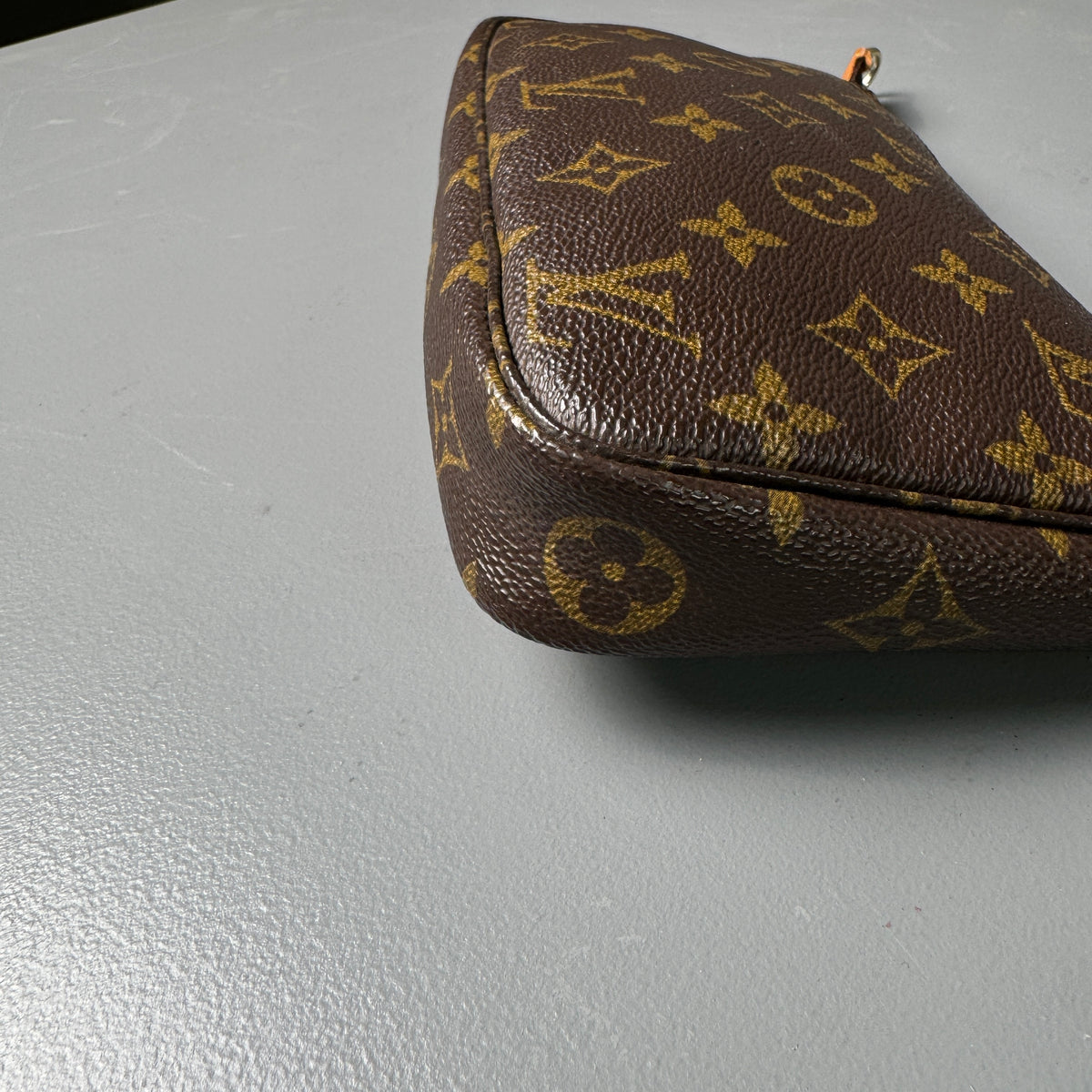 Louis Vuitton Pochette Accessoires aus Monogram Canvas, 1999