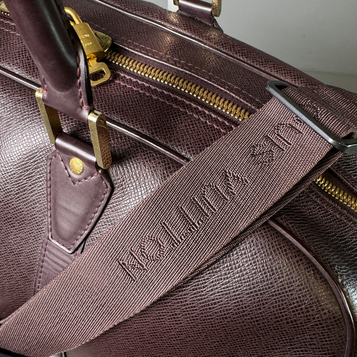 Louis Vuitton Kendall PM Reisetasche Taiga Acajou, 2002