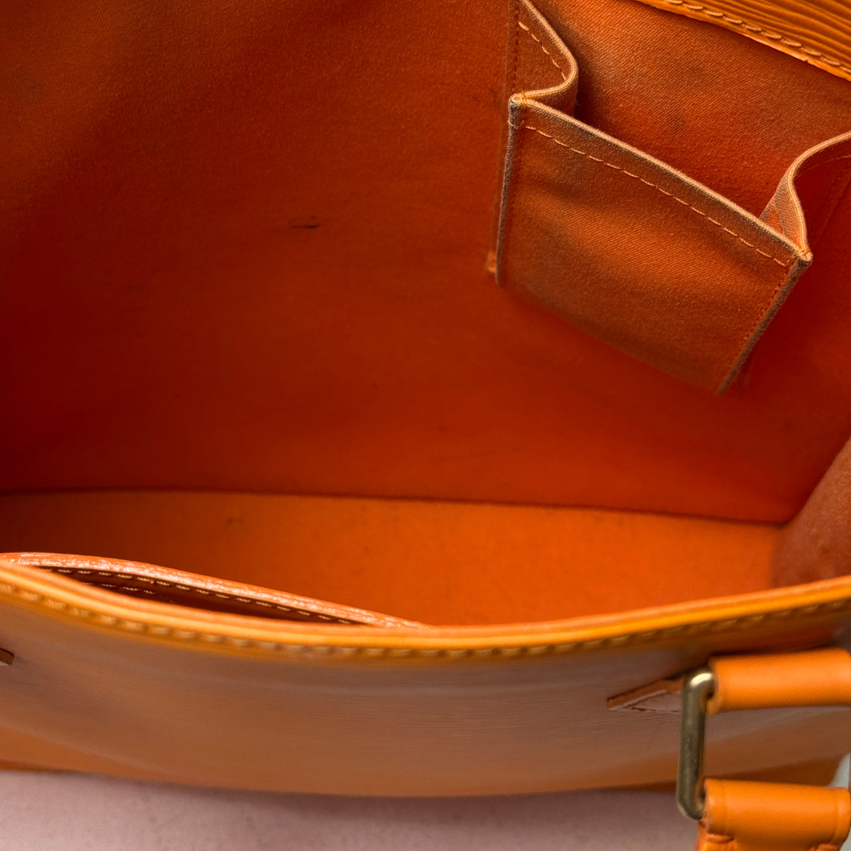 Louis Vuitton Sac Plat PM Epi Leder Mandarin